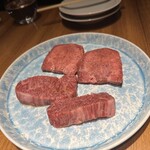 焼肉 ジャンボ 白金 - 厚切りタンと上ハラミ