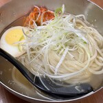 肉のヤマ牛 - 冷麺のハーフ