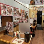 肉のヤマ牛 - 店内
