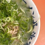 元祖ラーメン長浜家 - ベタカタねぎ多め！５００円！右