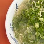 元祖ラーメン長浜家 - ベタカタねぎ多め！５００円！左