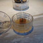 Sorn - 手で捕まえた鮑 - ヤングマンゴスチン、ホイタイ海苔、グリーンマンゴー