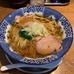 ハマカゼ拉麺店 - 清湯醤油