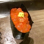 寿司安 - まさに宝石のようなイクラ。