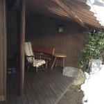 花仙庵 仙仁温泉 岩の湯 - テラスはこんな感じ。でも寒いですｗ