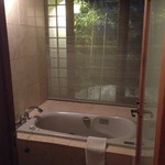 花仙庵 仙仁温泉 岩の湯 - 部屋の風呂も源泉を利用。