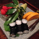 花仙庵 仙仁温泉 岩の湯 - 内容は巻き寿司やフルーツなど。