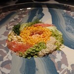 Sorn - 「The Sea Holds the Forest」- ターメリックライス、南部のハーブ、ブドゥソース