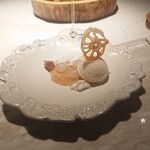 Sorn - サゴ - リュウガンのシャーベットとゼリー、ココナッツアイスパウダー