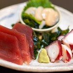 えんちゃん食堂 - 2024.5 刺身盛り合わせ（980円）赤身、タコ、ホタテ