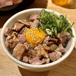 SUSURU - チャーシュー丼 並