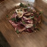 モンキー シー&リアルフード - まぐろほほ肉のレアカルパッチョ