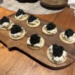 Gourmandise - ひとり２個。しっとりとしたパンケーキ、サワークリームとキャビアの塩気がよく合います！