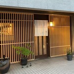 Sumibiyaki Tori Torisumi - 外観　店内からレーザーの様な視線はかんじつつ、足下のランタンが気に入った