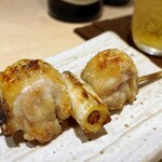 Sumibiyaki Tori Torisumi - 伊達鶏もも　680円　これはもう焼き鳥という呼び名はふさわしくない、一皿のお料理。