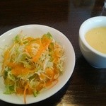 エドヤ - セットのスープとサラダ
