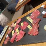熟成和牛焼肉エイジング・ビーフ 渋谷店 - お肉の盛り合わせ