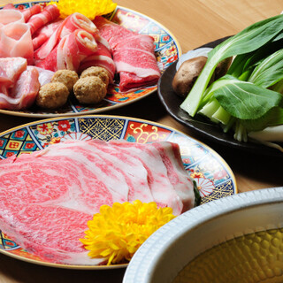 An all-you-can-eat course featuring carefully selected A4 rank Wagyu beef and domestic beef