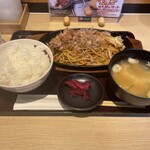 Kushikatsu Teppan Izakaya Kushi Wakamaru - 焼きそば定食880円