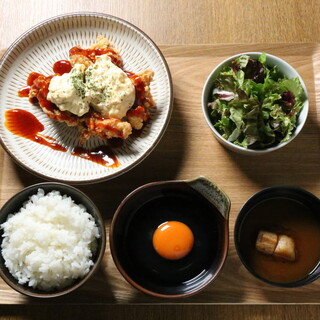 【テイクアウトOK】焼き鳥屋のランチと言えば…唐揚げ定食！？