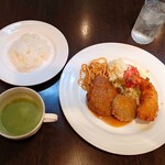 Hachi noko - Aランチ：スープ（九条葱のポタージュ）、海老ブライ、煮込みハンバーグ、ナポリタン、本日のフライ（コロッケ）、サラダ、ライス（少なめ）