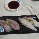 Sushi Wakatake Maru - (左から)アジ・太刀魚