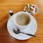 島 - 食後のコーヒーです。泡立ちタイプでした