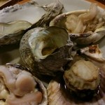 荒磯料理　海女小屋 - 焼き貝盛り合わせ１０５０円