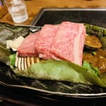 Izumizaka - 朴葉味噌焼き定食1980円にはデフォルトで飛騨牛ロースが付きます