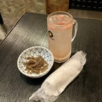 一亀 - ロイヤルサワー605円、お通し440円