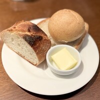 ル・ソレイユ・ルヴァン - パン3種と発酵バター