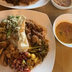 KING LION スリランカレストラン＆バー - 【スリランカプレート　ダブル　S　チキン＆ポーク　別容器はパリップ