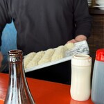 新ちゃん - ぎょうざ焼きます