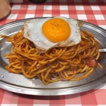 スパゲッティーのパンチョ - ナポリタン(大盛)＋目玉焼き