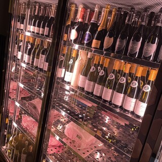 ボトル2900円より100種類以上ヴィンテージワインもご用意