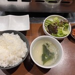 Wagyuu Hiraki - 山形牛 上赤身ロースランチのご飯(大盛)、スープ、サラダ、キムチ