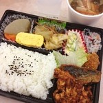 キッチンとまと畑 - 日替り弁当。味噌汁付きで500円（≧∇≦）