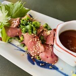 やきとり 嶋家 - レバ刺しはごま油とお塩で。