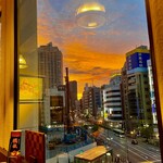 蔵之助 - 窓カウンター席からのサンセットビュー