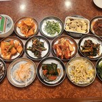 焼肉 スタミナ苑 - パンチャン(キムチ、ナムル)おかわり自由