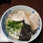 一竜軒 - 持ち帰りラーメン♪家の焼き海苔2枚のせ～（笑