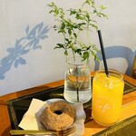 Cafe Morning Box - オレンジジュースと美味しいドーナツ♡