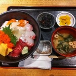 三是 - 海鮮丼　1000円