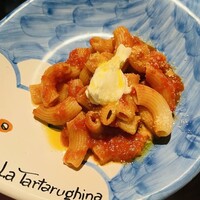 トマトソースとマスカルポーネチーズ　自家製ショートパスタ