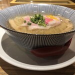 Taishiosoba Touka - 鯛塩らぁ麺のアップ(横から)