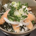 無尽蔵 こいわ家 - 炙りサーモンハラス丼