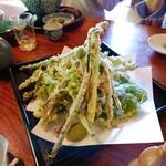 Sobadokorosambikubou - 春限定！山菜の宝庫、山形ならではの天ぷら
