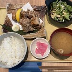 縁雫 蕎麦と肴 - 鶏の唐揚げ定食