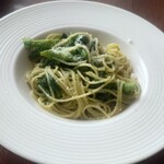 オーシャン カシータ - 友人が頼んだ春野菜〜菜の花〜のペペロンチーノヴェルテ