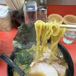 ラーメン 杉田家 - 酒井製麺の短尺角麺中太